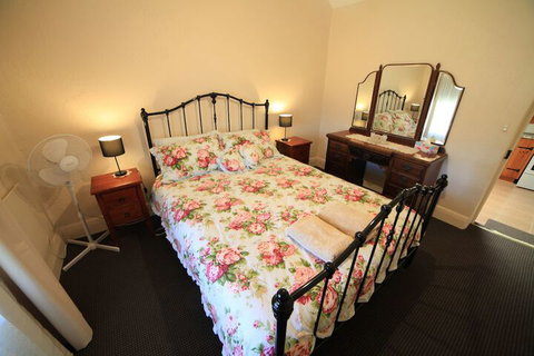 Miss Mabel Cottage - Adults Only - Tourism Noosa 1