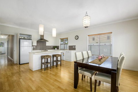 Zaahira House - Tourism Noosa 2