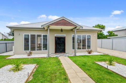 Zaahira House - Tourism Noosa 1