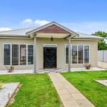 Zaahira House - Tourism Noosa 0