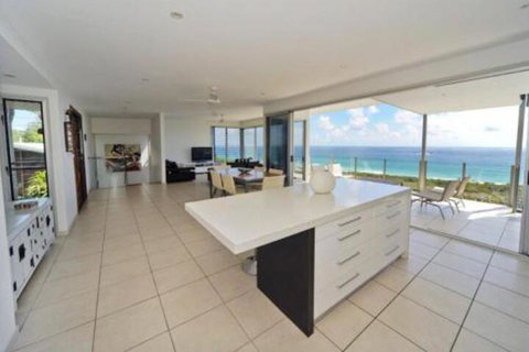 Oceanside 3 Bedrooms - Tourism Noosa 6