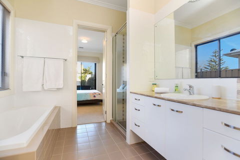 Ocean View Moana - Tourism Noosa 1