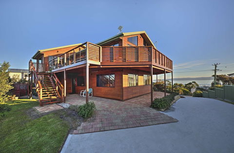 Zenith - Tourism Noosa 0