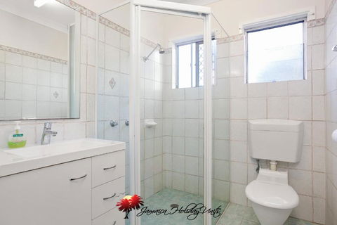 Jamaica Holiday Units - Tourism Noosa 2