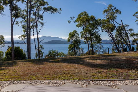 Fairwinds Tasmania - Tourism Noosa 2