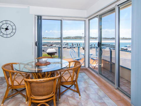 Fairholme 8 Perfect Lakefront Position - Tourism Noosa 5