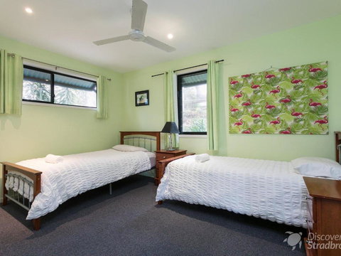 Colours Of Cylinder - Tourism Noosa 2