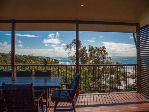 Colours Of Cylinder - Tourism Noosa 1