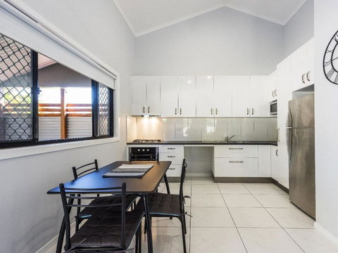 Tais Hideaway - Tourism Noosa 3