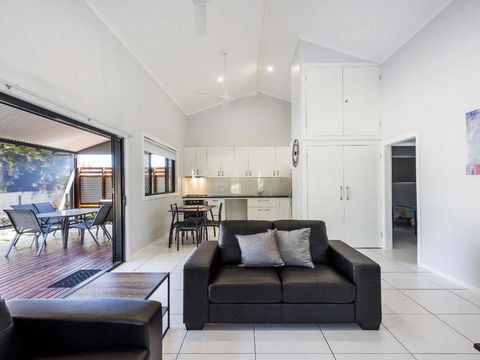 Tais Hideaway - Tourism Noosa 1
