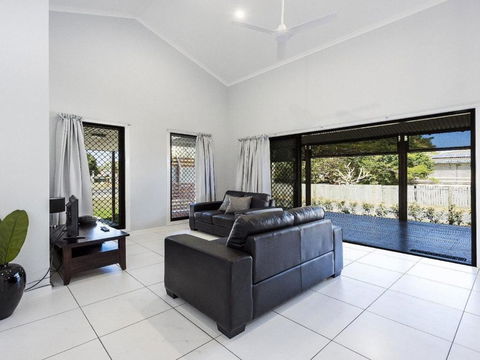 Tais Hideaway - Tourism Noosa 2