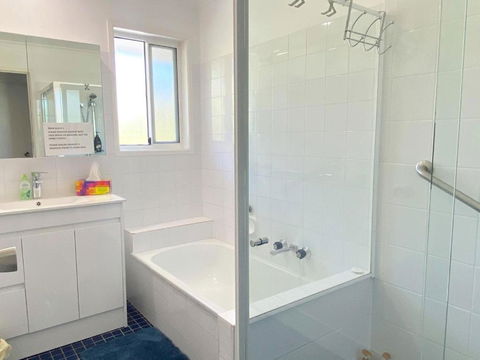 Woorim Secluded Palms Cottage - Tourism Noosa 3