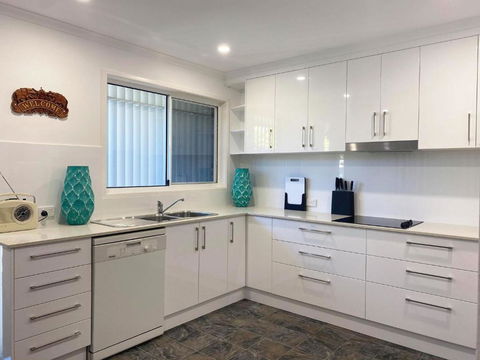 Woorim Secluded Palms Cottage - Tourism Noosa 2