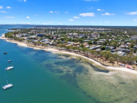 Woorim Secluded Palms Cottage - Tourism Noosa 5