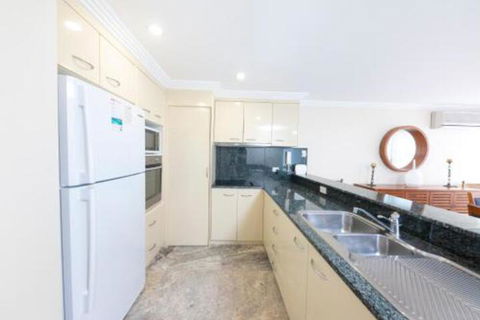 Whitesands Penthouse 1 - Tourism Noosa 4