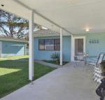 Soundwaves games room with table tennis - Tourism Noosa