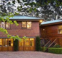 Treetops elegant inviting designer cedar home - Tourism Noosa
