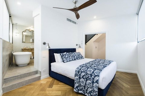 Accommodate Canberra Warehouse - Tourism Noosa 4