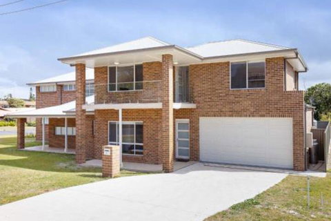 5B BENT STREET LARGE HOUSE WITH DUCTED AIR CON WIFI & FOXTEL - Tourism Noosa 0