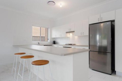 5B BENT STREET LARGE HOUSE WITH DUCTED AIR CON WIFI & FOXTEL - Tourism Noosa 5