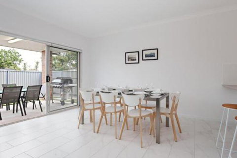 5B BENT STREET LARGE HOUSE WITH DUCTED AIR CON WIFI & FOXTEL - Tourism Noosa 7