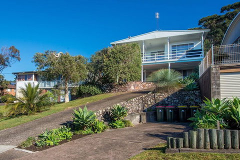 Fingal Bay Beach House 32 Lentara Street - Tourism Noosa 1
