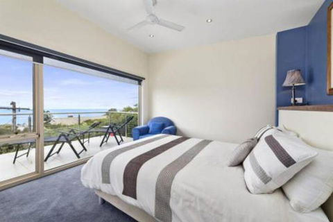 SEA SPECTACULAR Seconds From The Beach! - Tourism Noosa 3