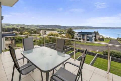 SEA SPECTACULAR Seconds From The Beach! - Tourism Noosa 7