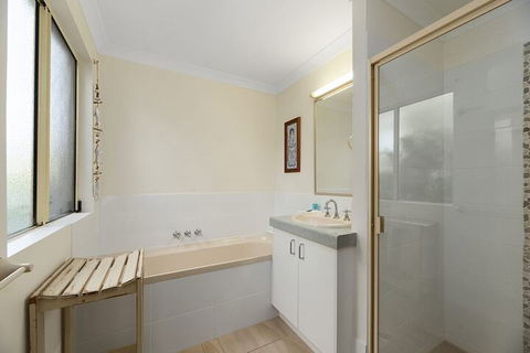 Fabulous Pet Friendly Family Home - 3 Carribean Court - Tourism Noosa 2