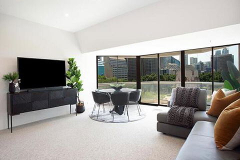 THE HYDEAWAY LUXE HYDE PARK CITY APARTMENT Hosted By LAbode Accommodation - Tourism Noosa 7