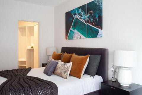 THE HYDEAWAY LUXE HYDE PARK CITY APARTMENT Hosted By LAbode Accommodation - Tourism Noosa 5