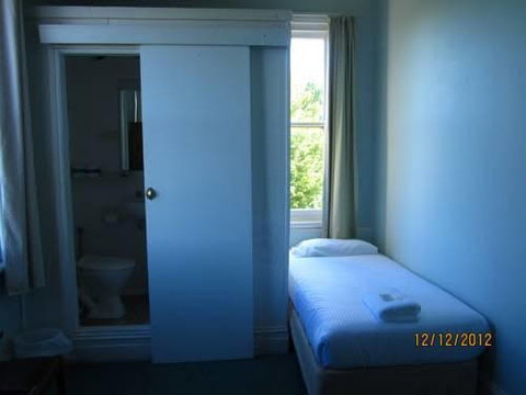The Cecil Guesthouse - Tourism Noosa 0
