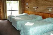 ECONO LODGE BAYVIEW - Tourism Noosa 0
