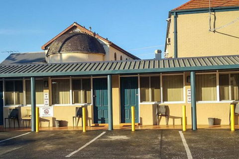 Windsor Motel - Tourism Noosa 2