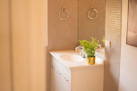 96 New Town Unit - Tourism Noosa 5