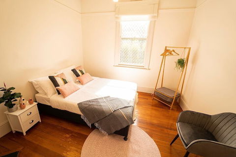 96 New Town Unit - Tourism Noosa 1