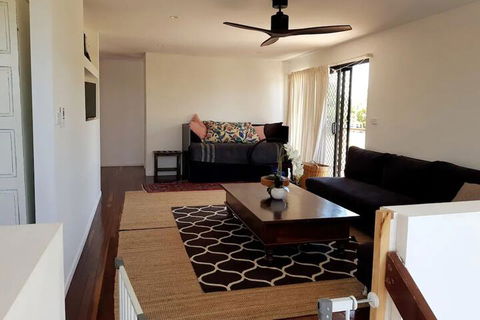 Spacious 2 Bedroom Townhouse In Southport - Tourism Noosa 2