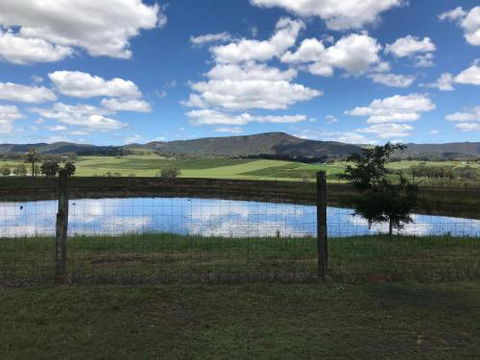 Oakey Creek HV Country Retreat Walk To Wine Tasting - Tourism Noosa 1