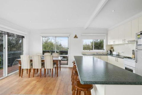 THE BEACH HIVE PET FRIENDLY (OUTSIDE ONLY) INLET SIDE - Tourism Noosa 4
