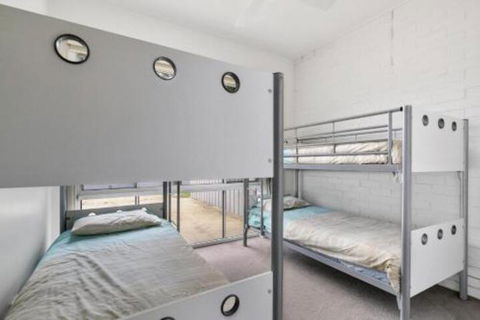 THE BEACH HIVE PET FRIENDLY (OUTSIDE ONLY) INLET SIDE - Tourism Noosa 3