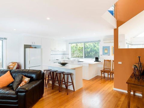 EVERGREEN BEACH HOUSE - Tourism Noosa 3