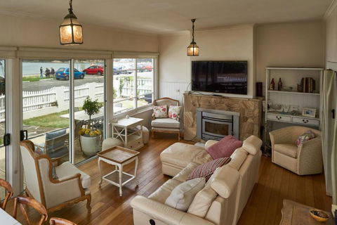 The Ultimate Beach House - Tourism Noosa 6