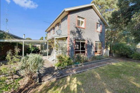GUMS & ROSES Family Home In The Heart Of Town. - Tourism Noosa 6