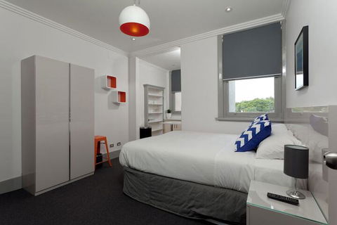 Flinders Street Studios - Tourism Noosa 6