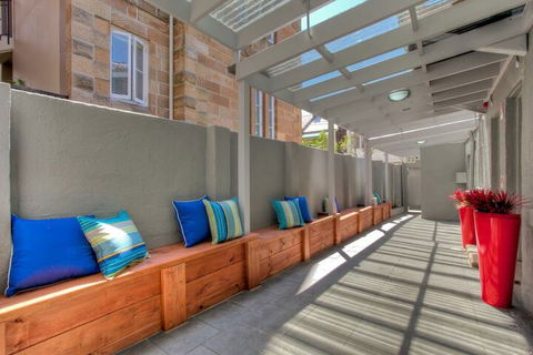 Flinders Street Studios - Tourism Noosa 4