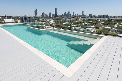 Linton Hotel - Tourism Noosa 2