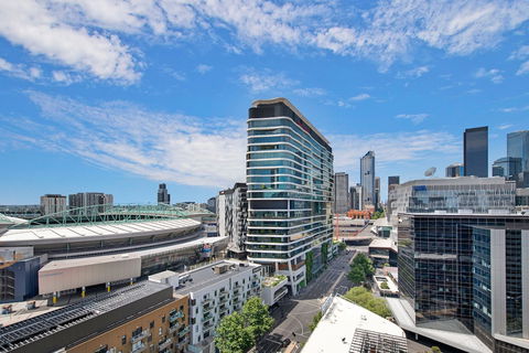 FARINA, 1BDR Docklands Apartment - Tourism Noosa 0