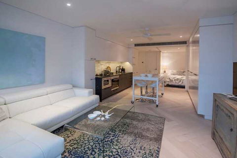Luxury Studio With Parking In Woolloomooloo WMLOO - Tourism Noosa 4
