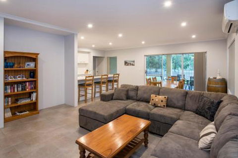 Fairway Isle - Tourism Noosa 0