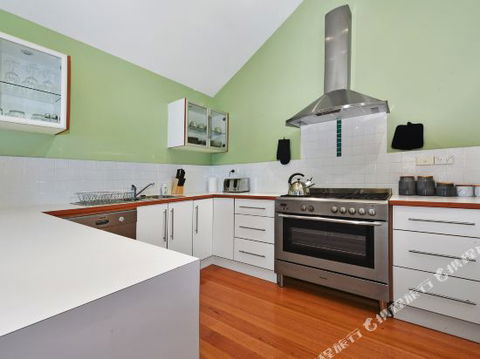 Family Friendly Weatherboard Cottage - Tourism Noosa 5